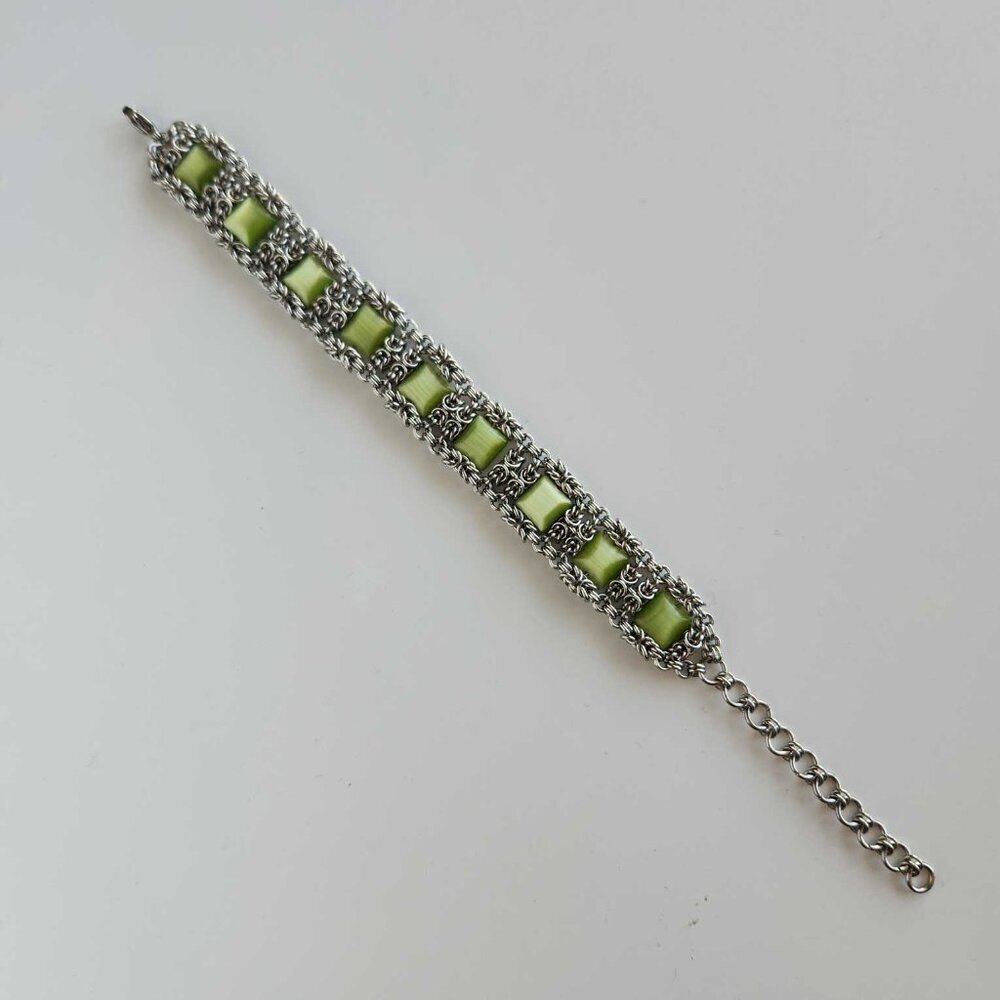 Vintage timeless green and silver chainmail square bracelet - Picture 6 of 12
